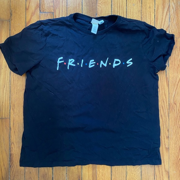 FRIENDS Black T-shirt 🥰 3 items for $20✌🏼 - Picture 2 of 3